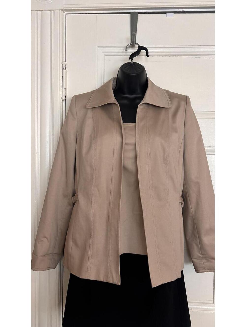 Kasper Two-Piece Suit Set – Size 8 Blush Beige Jacket & Matching Shell Size 8